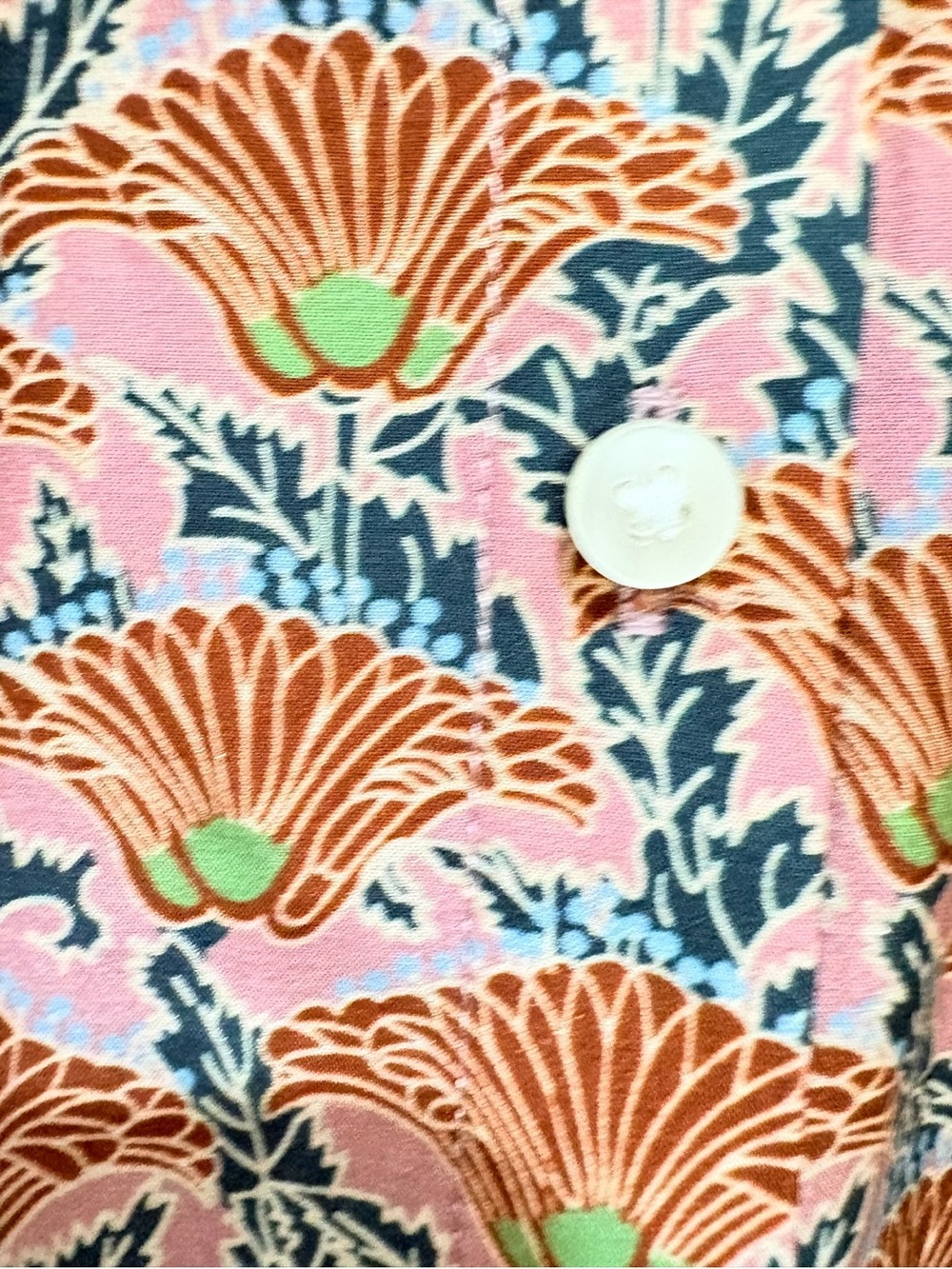 Trovata Birds of Paradis
Jacquelin Button Down Blouse in
Fan Flower Print NWT S - Picture 9 of 9